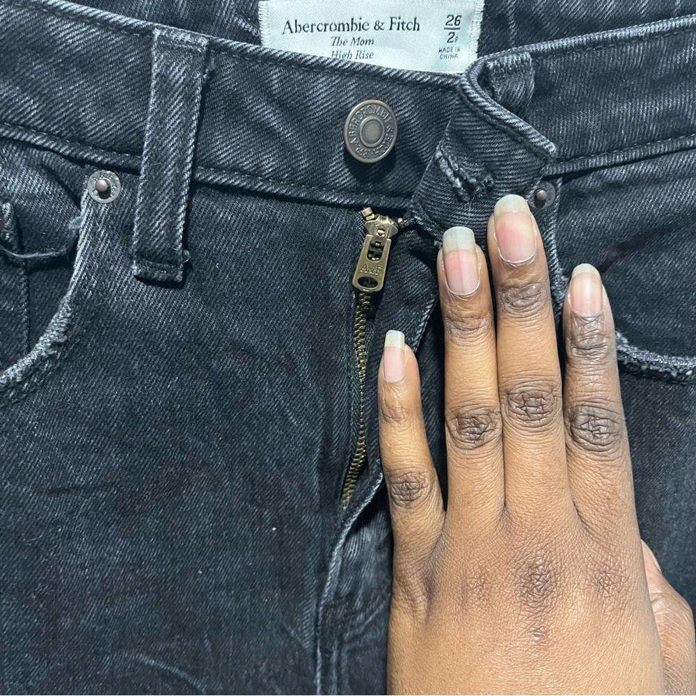 Abercrombie & Fitch Black The Mom High Rise Curve Love Jeans - Picture 4 of 14